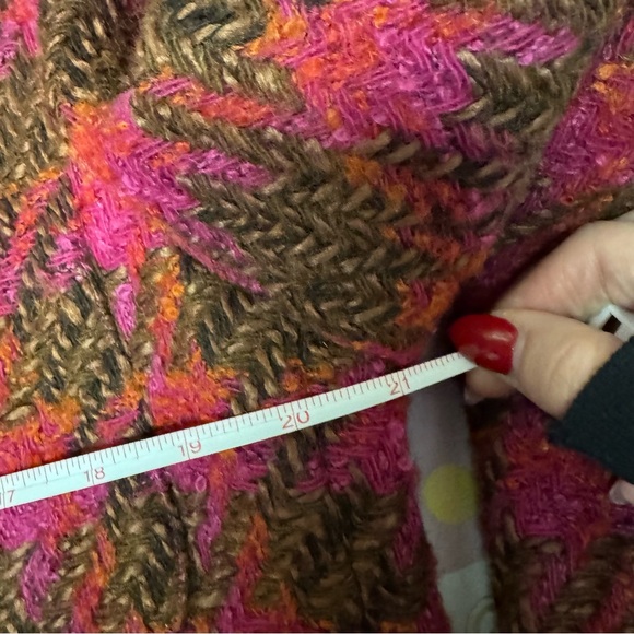 Vintage Rodier houndstooth tweed blazer with gold hardware - Picture 6 of 8